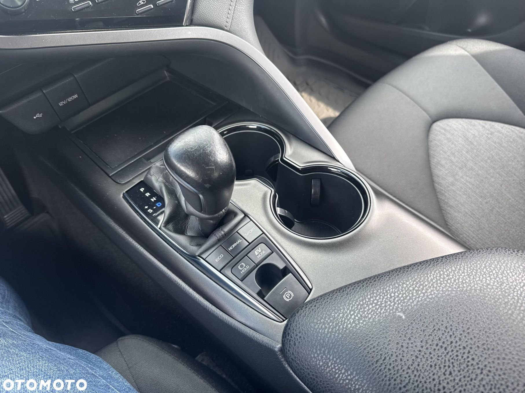 Toyota Camry 2.5 Hybrid Comfort CVT - 13