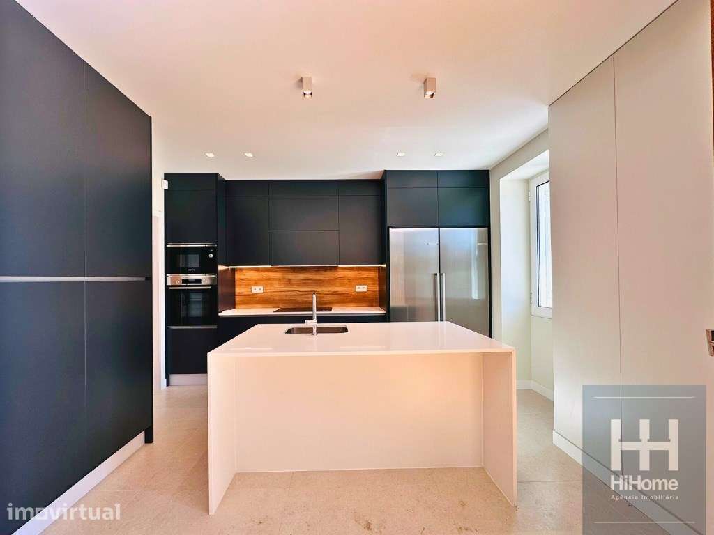 Moradia Unifamiliar T3 com 3 Suites no Centro do Funchal - Zona do Til - Grande imagem: 4/44