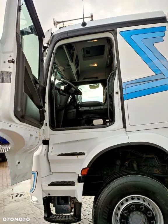 Mercedes-Benz Arocs 4151 8x4 - 9