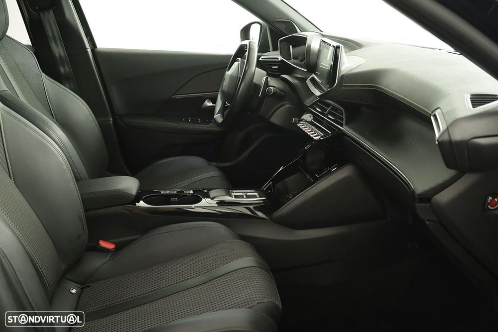 Peugeot 2008 1.2 PureTech GT EAT8 - 19