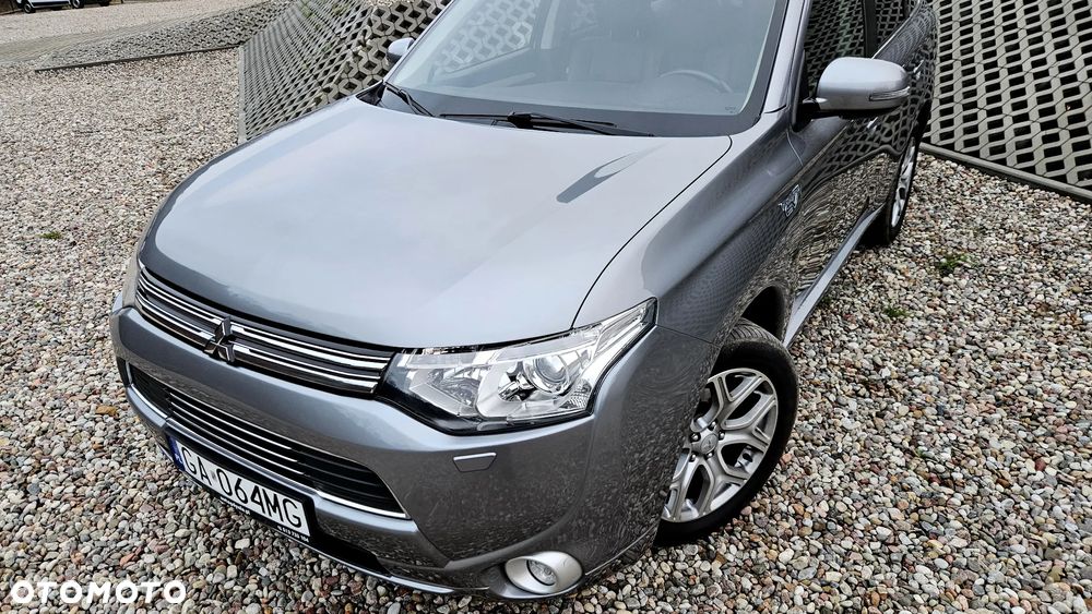 Mitsubishi Outlander 2.0 4WD Plus - 13