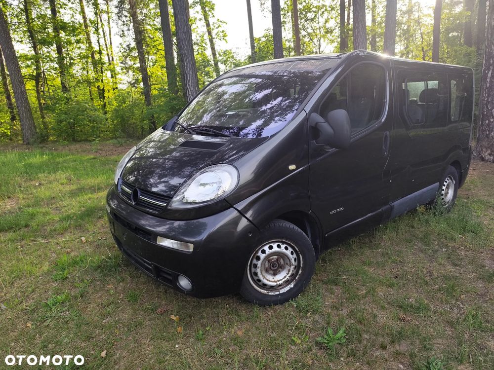 Renault Trafic Passenger - 1