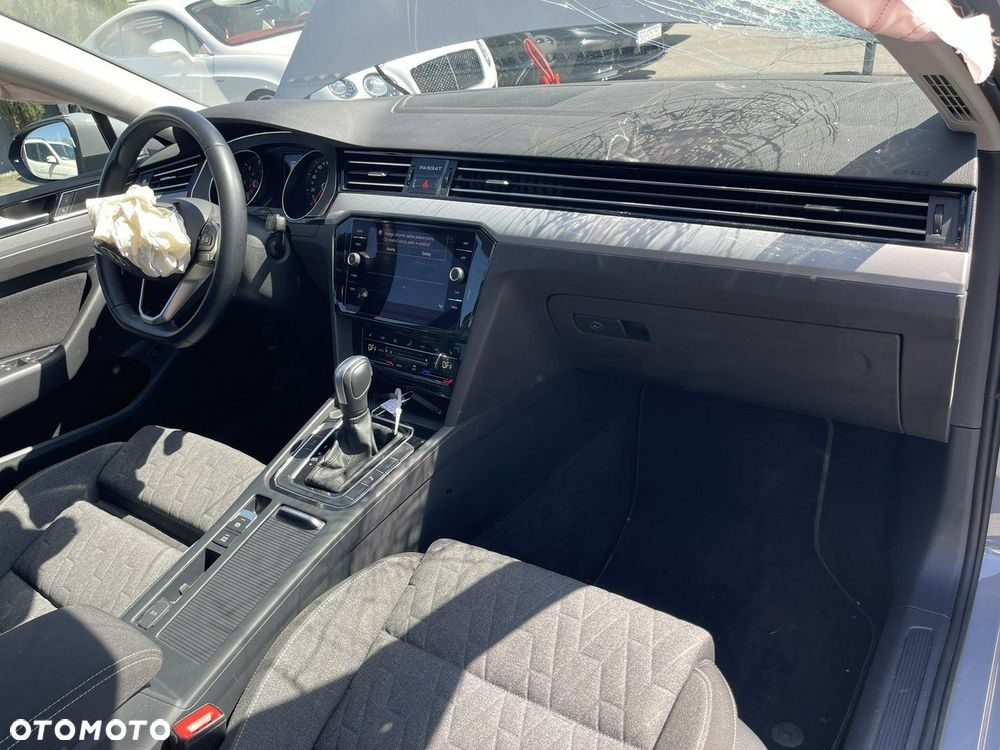 Volkswagen Passat Variant 2.0 TDI SCR DSG Conceptline - 8