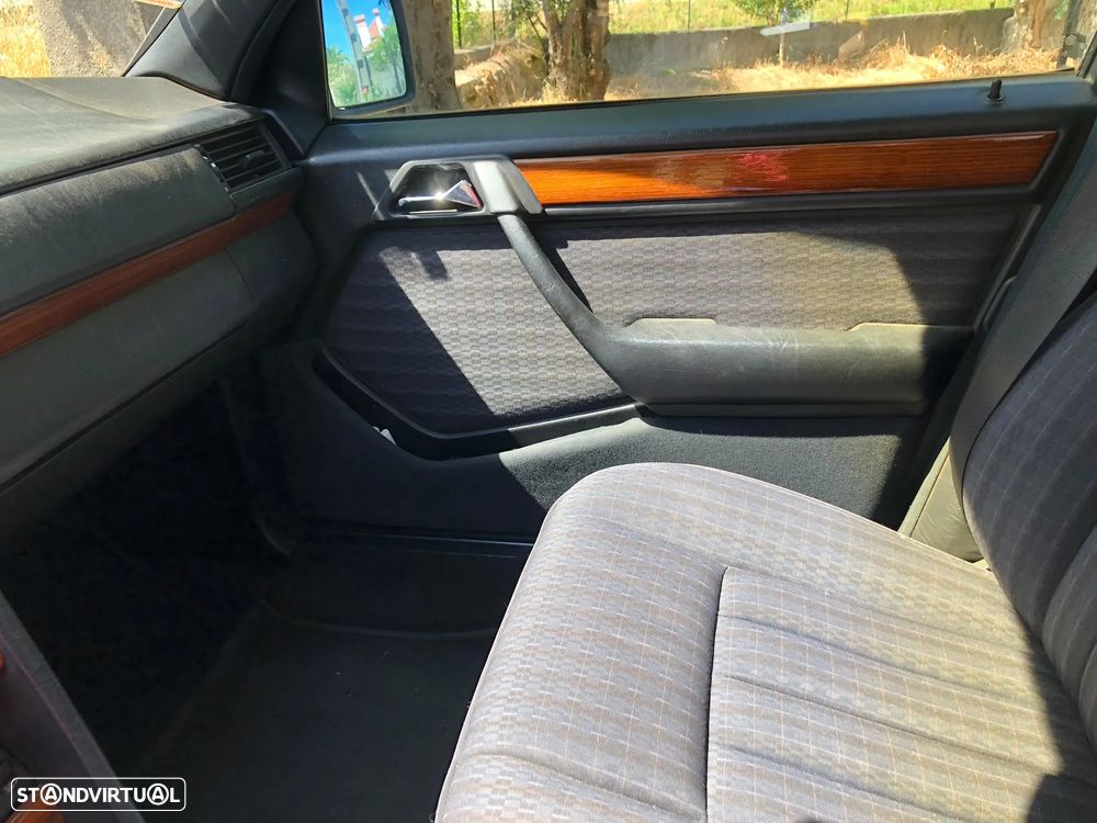 Mercedes-Benz E 200 D - 12