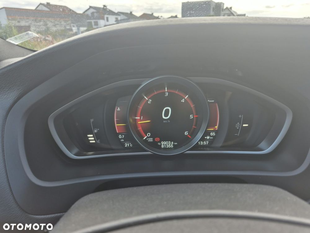 Volvo V40 D3 R-Design - 8