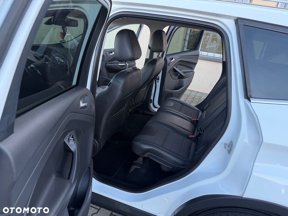 Ford Kuga 2.0 TDCi 2x4 Titanium - 26