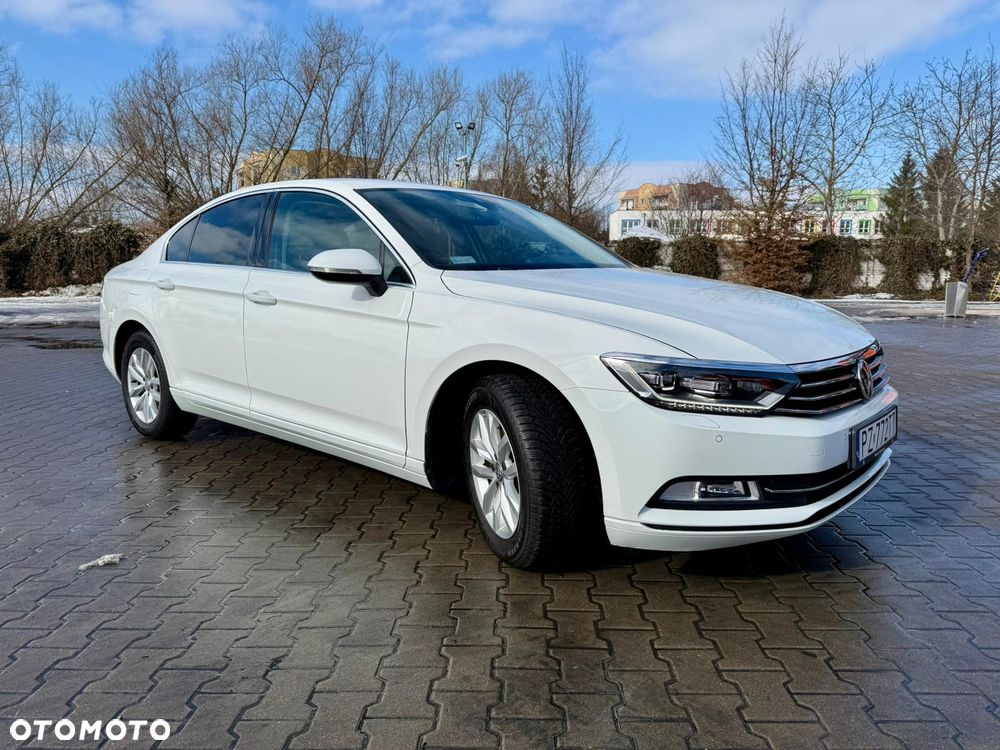 Volkswagen Passat - 1