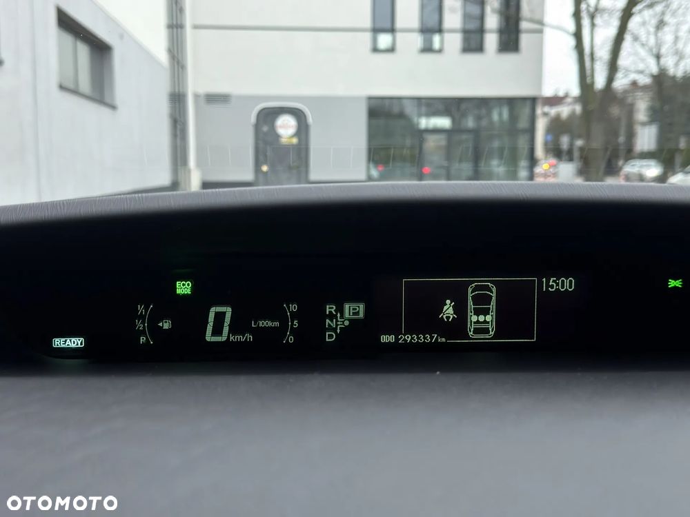 Toyota Prius (Hybrid) Executive - 14