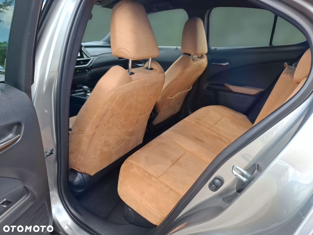 Lexus UX 300h Business - 13