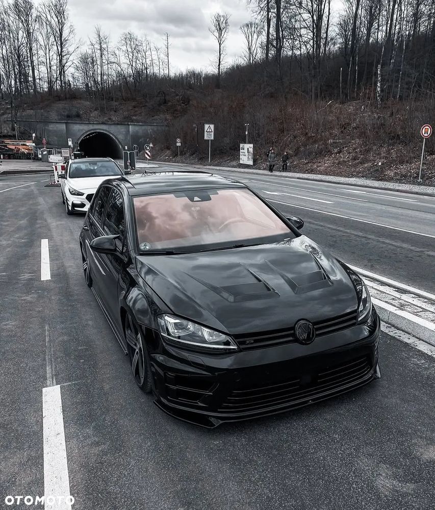 Volkswagen Golf - 1