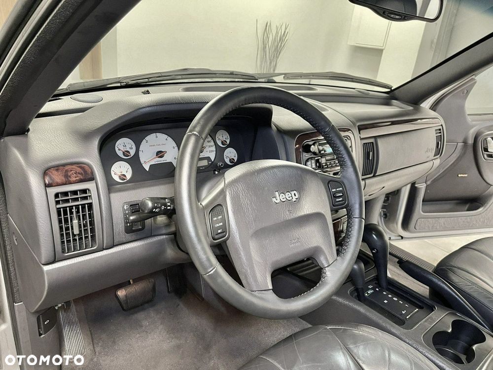 Jeep Grand Cherokee - 16