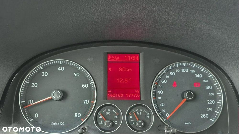 Volkswagen Touran - 11