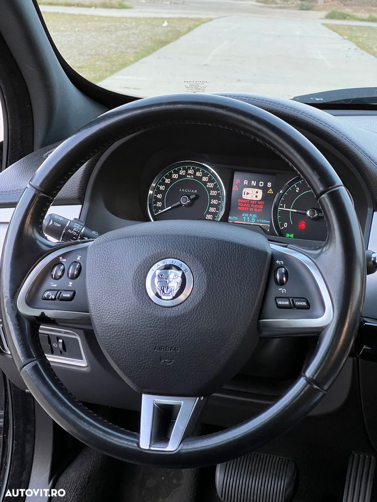 Jaguar XF 2.2D - 17