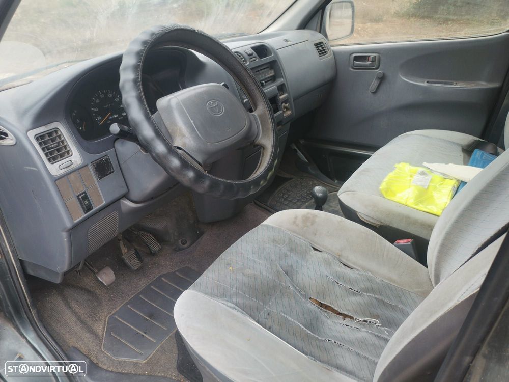 Toyota HiAce - 8