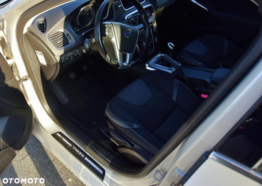 Volvo V40 D2 Momentum - 12
