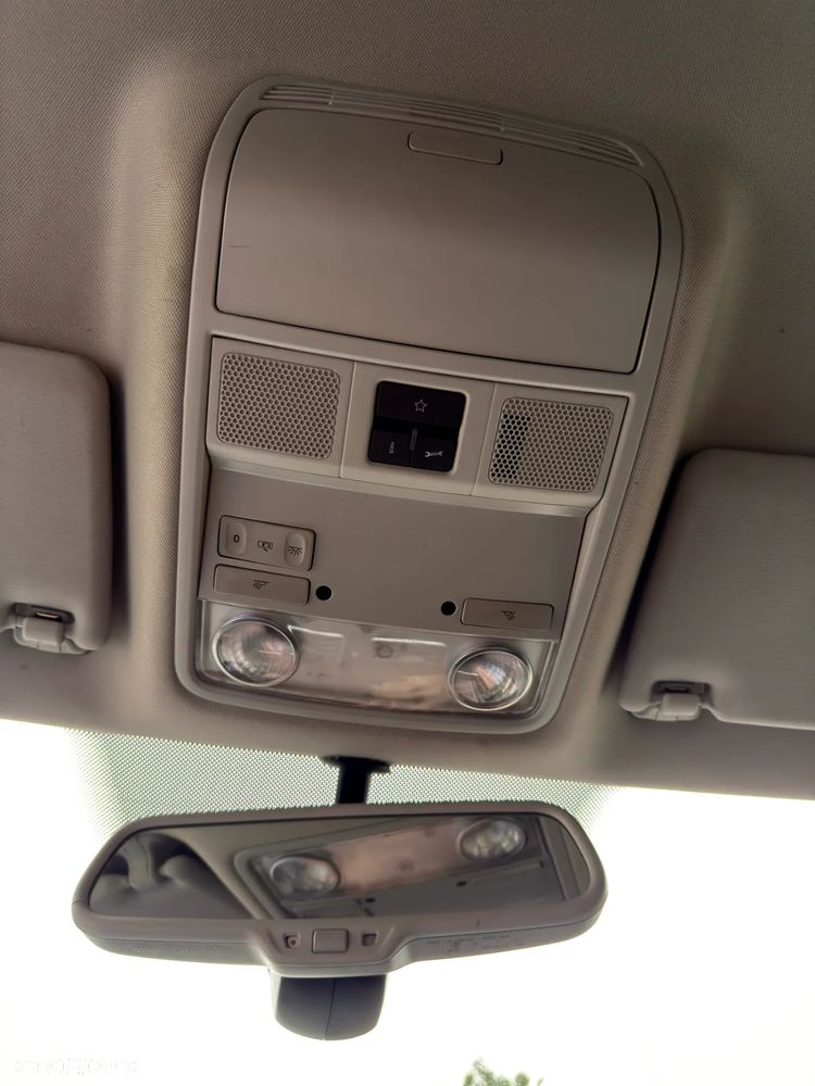 Volkswagen Golf Variant 2.0 TDI DPF Style - 18