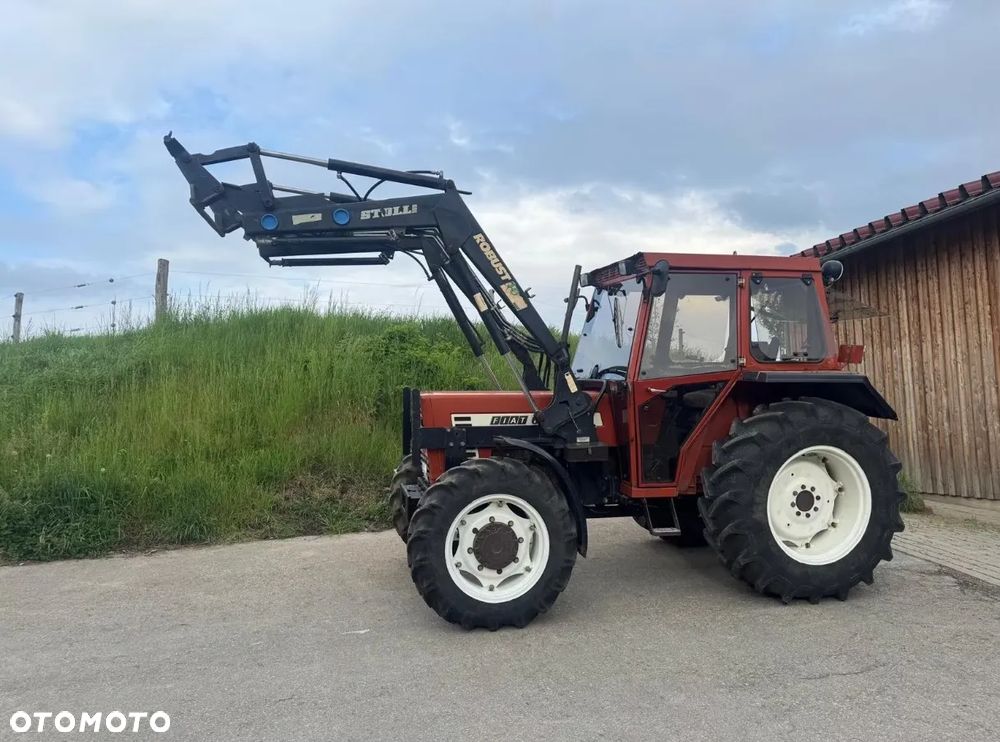 Fiat 666 z ładowaczem czołowym Stoll Robust10  roku 1984 - 1