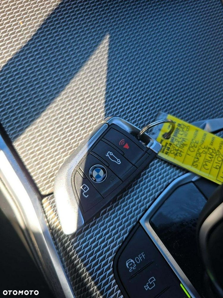 BMW Seria 3 330i xDrive M Sport - 12