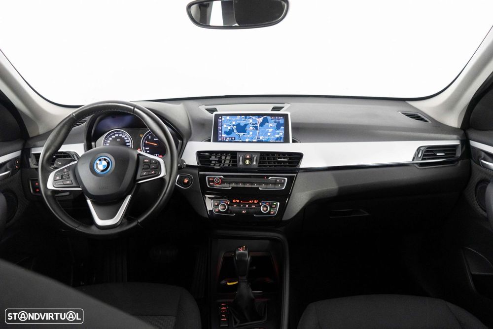 BMW X1 25 e xDrive Corporate Edition - 22