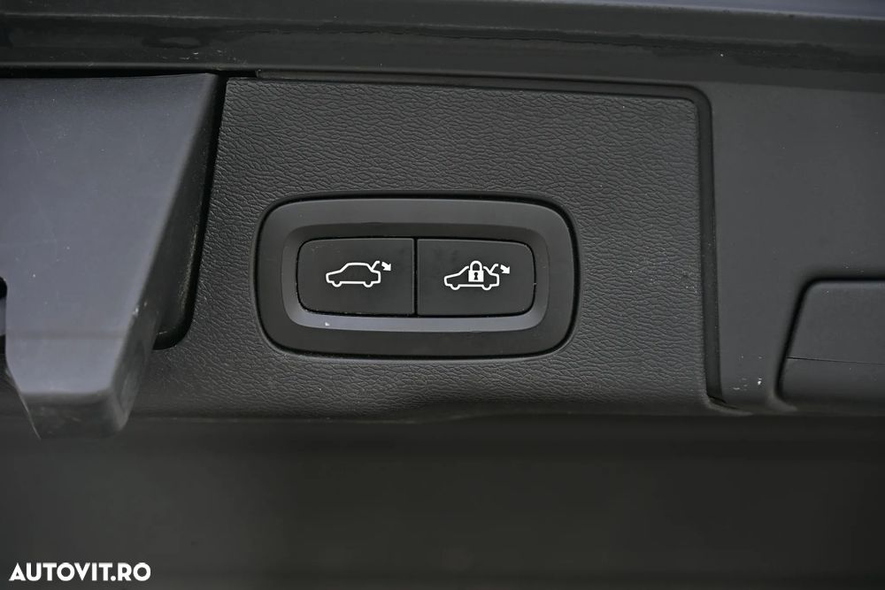 Volvo XC 60 D5 AWD Geartronic RDesign - 39