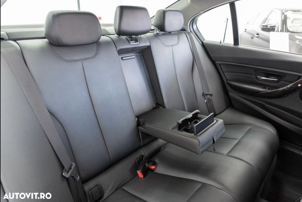 BMW Seria 3 320d Aut. Luxury Line - 22