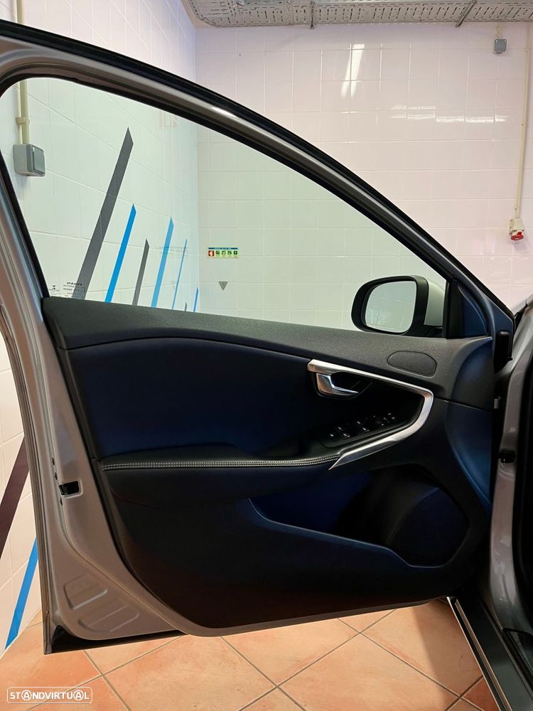 Volvo V40 2.0 D2 R-Design Momentum - 35