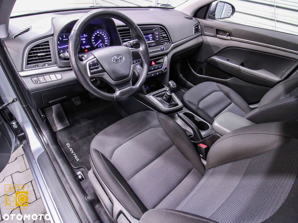 Hyundai Elantra 1.6 Comfort - 17