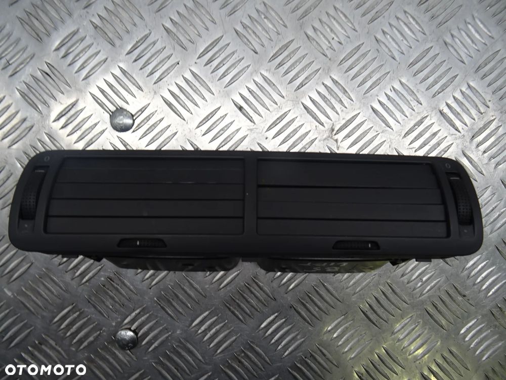 VW PASSAT B5 LIFT SEDAN 00-05 (2005R) 1.9 TD KRATKA NAWIEWU ŚRODKOWA - 1