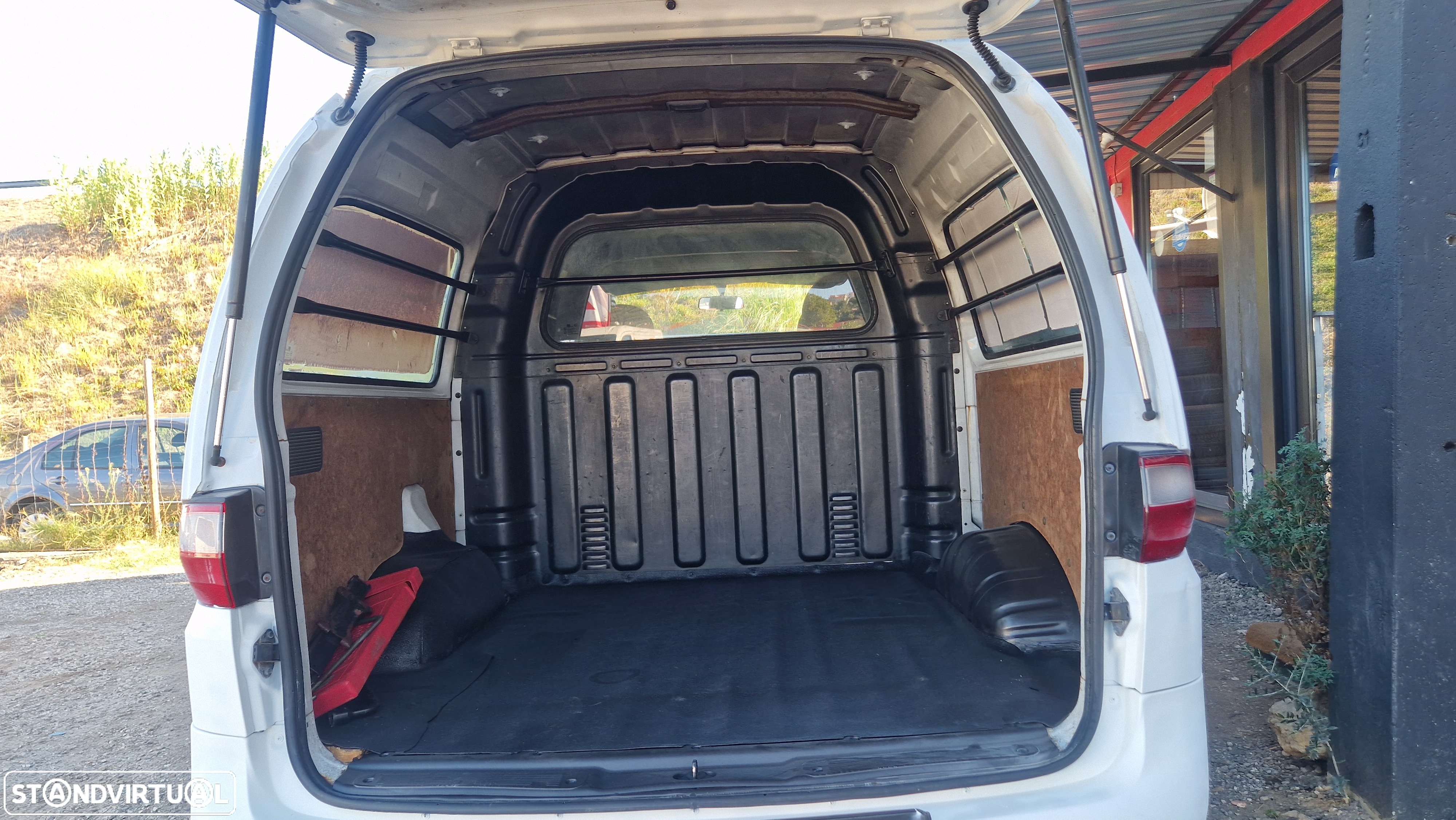 Hyundai H-1 Starex - 16