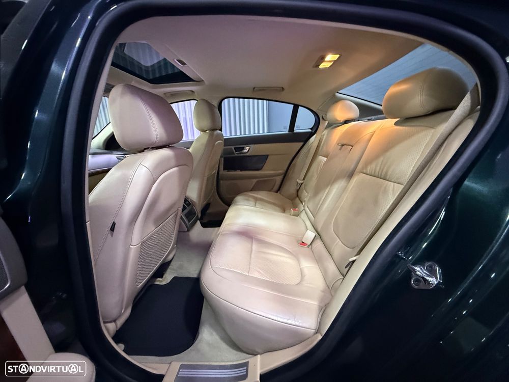 Jaguar XF 2.7 V6 Premium Luxury - 21