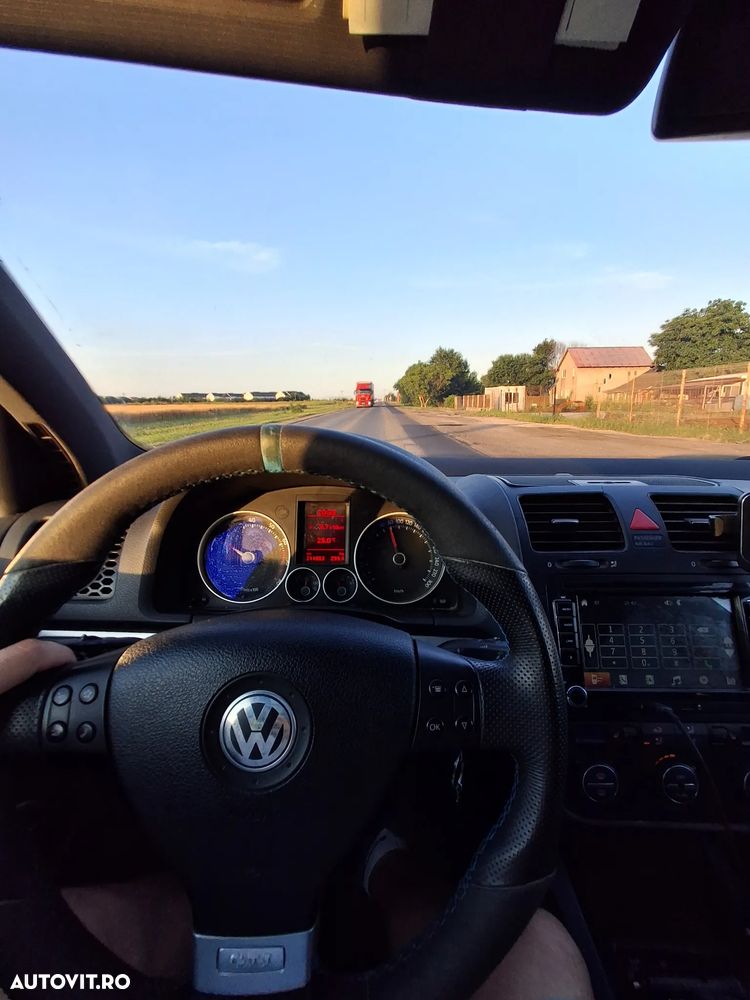 Volkswagen Golf 2.0 FSI GTI - 12