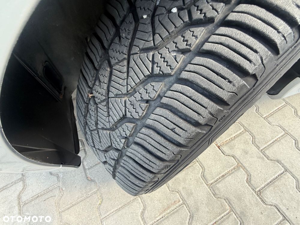 BMW Seria 3 325i - 29