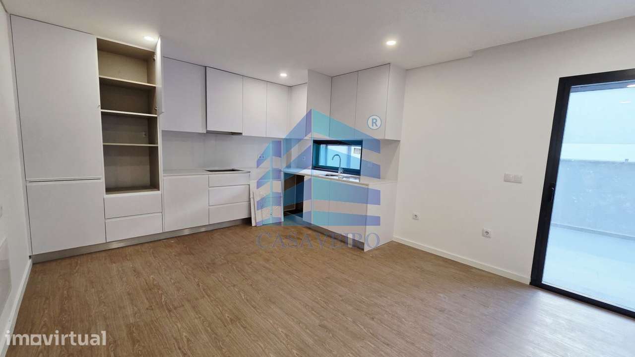 Apartamento T2  com Terraço no centro de Esgueira - Vista 3