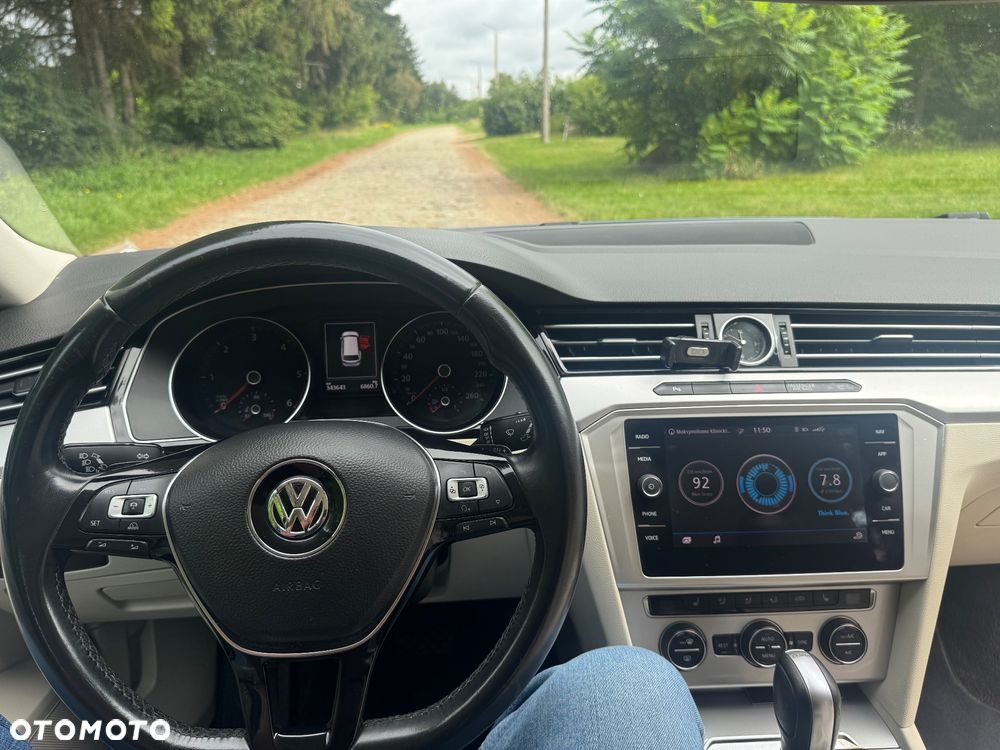 Volkswagen Passat - 14