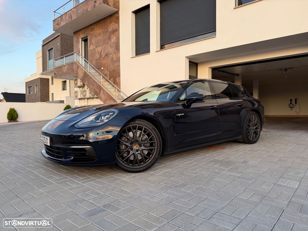 Porsche Panamera Sport Turismo - 1