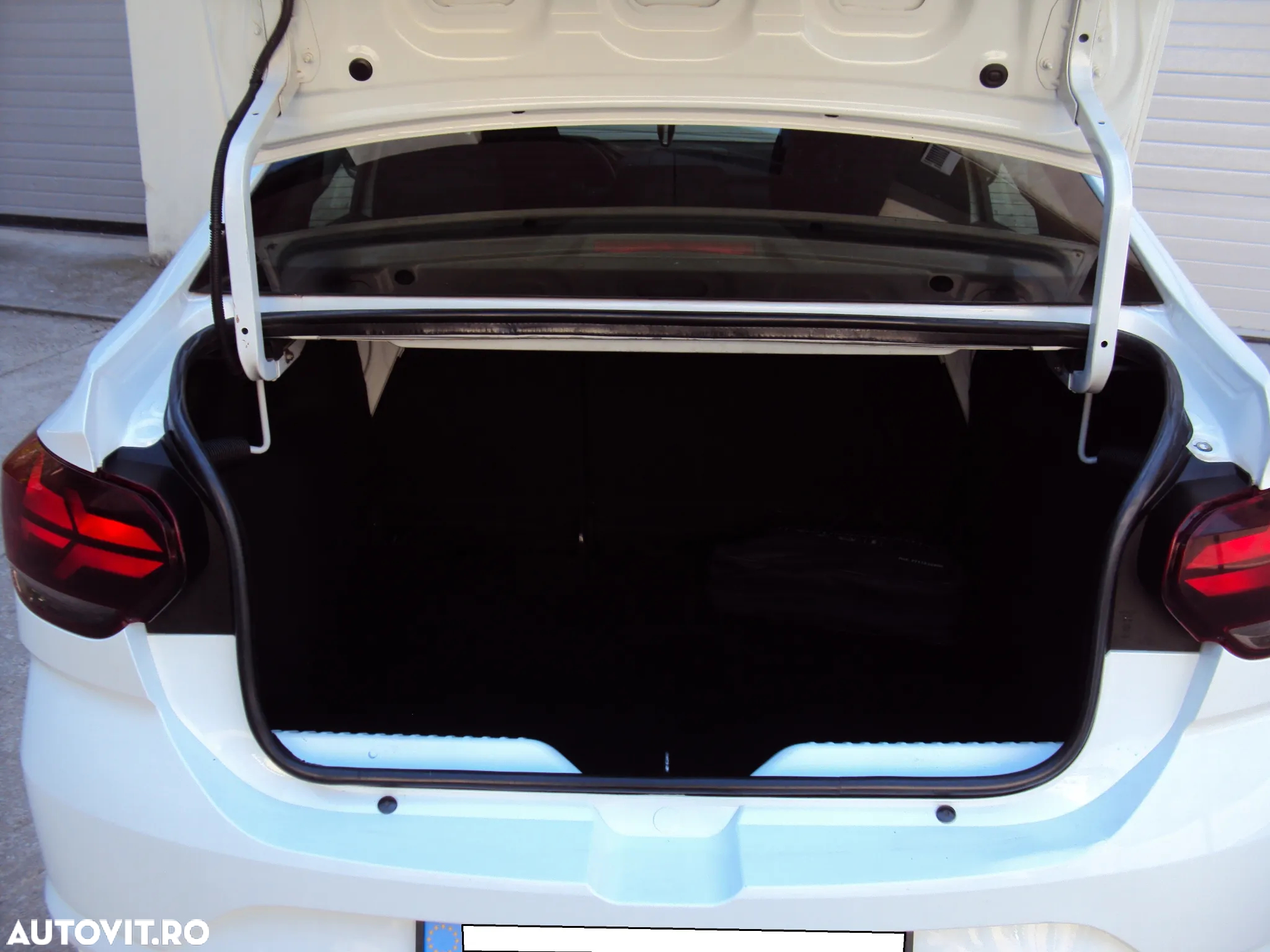Dacia Logan TCe 90 Essential - 14