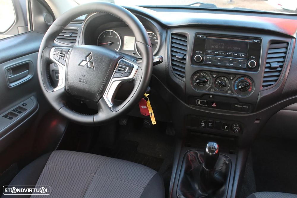 Mitsubishi L200 2.4 DI-D CD Invite 4WD - 12