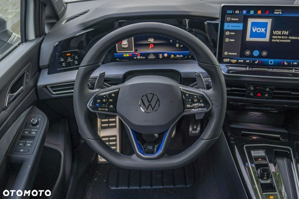 Volkswagen Golf - 22