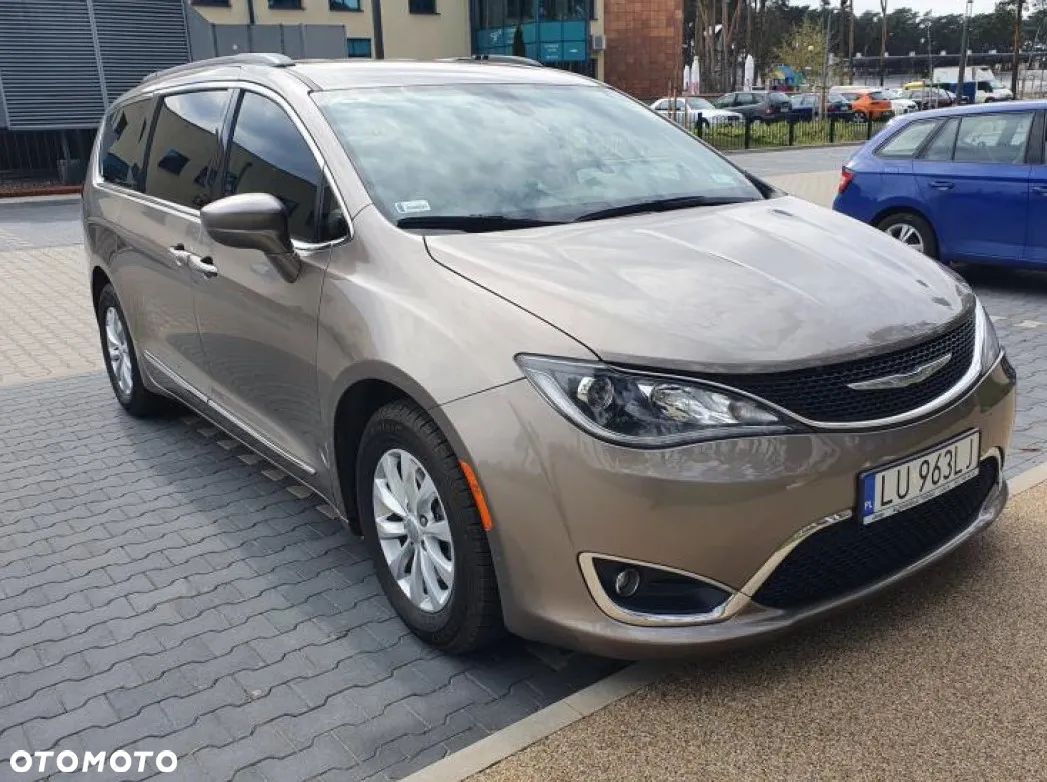Chrysler Pacifica - 1