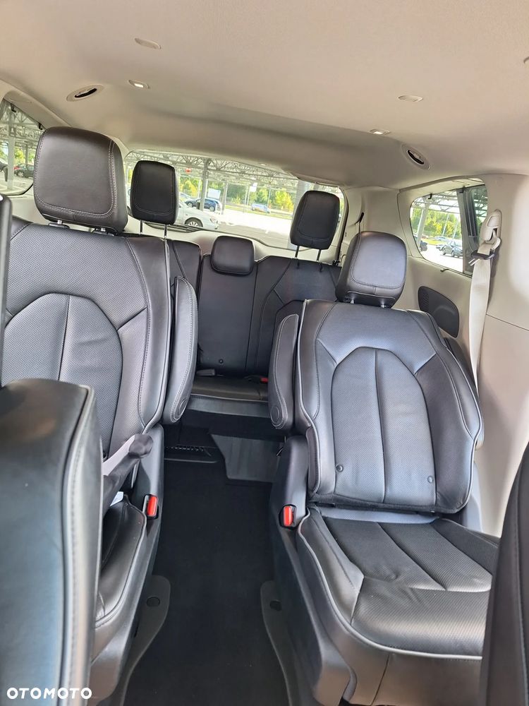 Chrysler Pacifica - 28