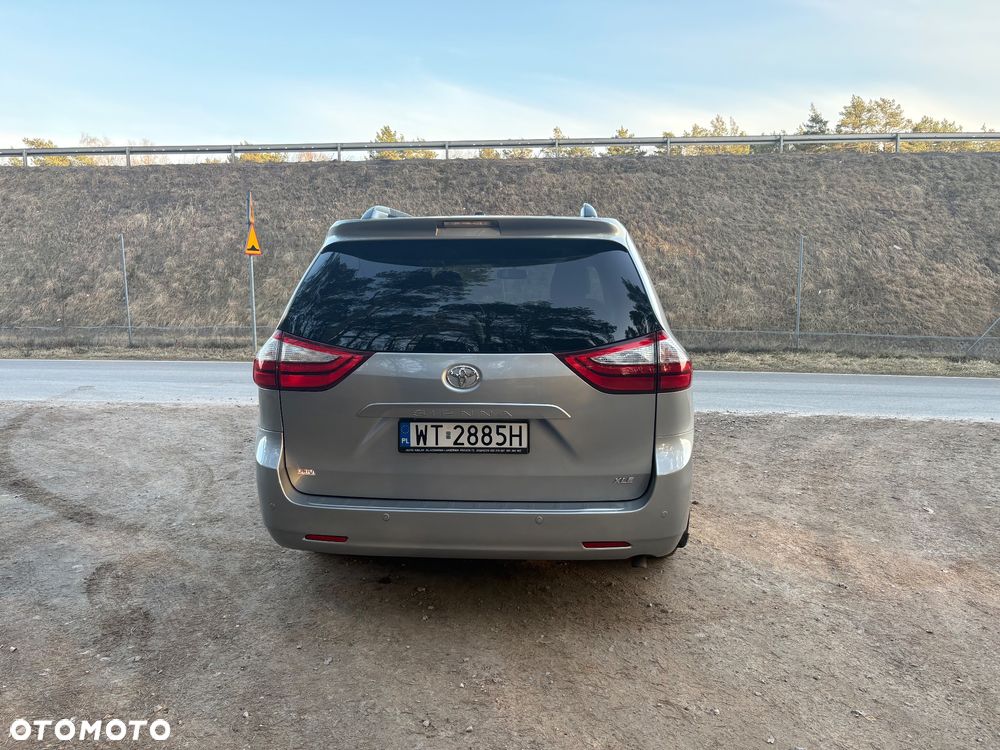 Toyota Sienna 3.5 V6 SE - 5