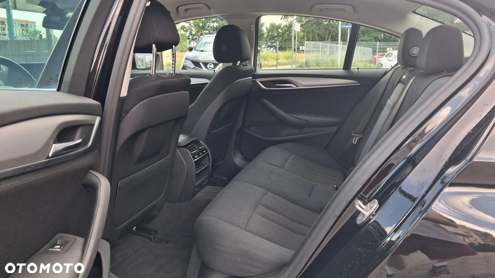 BMW Seria 5 518d - 10