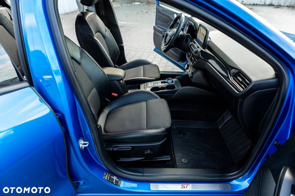Ford Focus - 36
