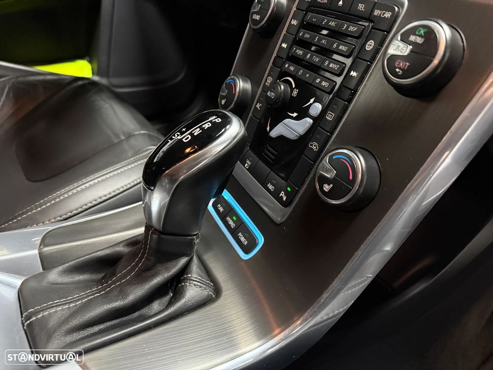 Volvo V60 D6 Plug-In-Hybrid AWD Geartronic Summum - 26