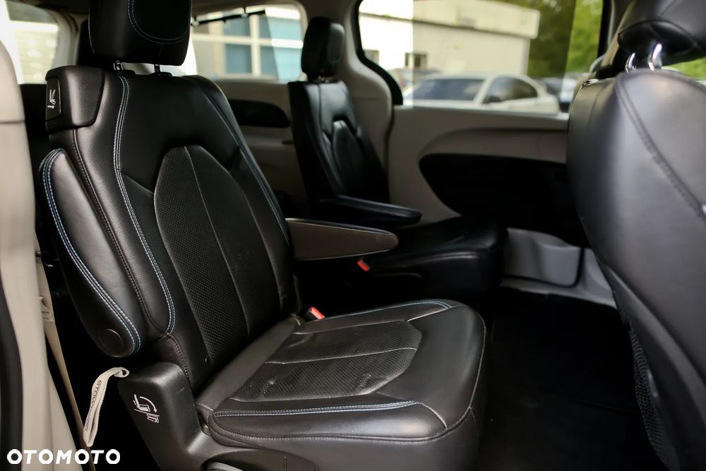 Chrysler Pacifica - 22