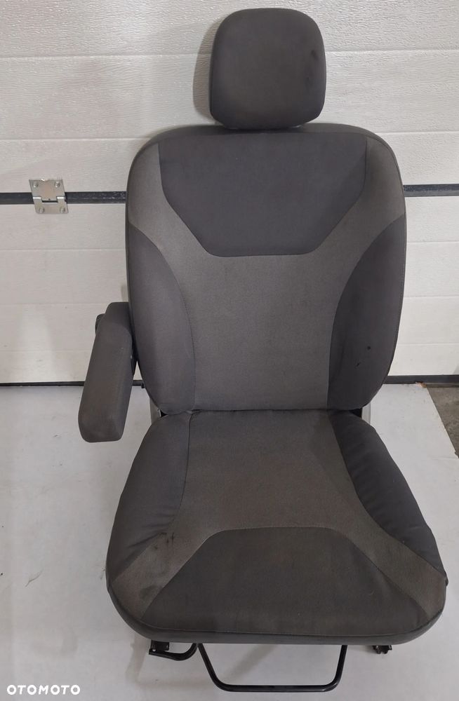 FOTEL LEWY PRZÓD ,PODŁOKIETNIK - VIVARO, TRAFIC LIFT 07-14 R. - 1