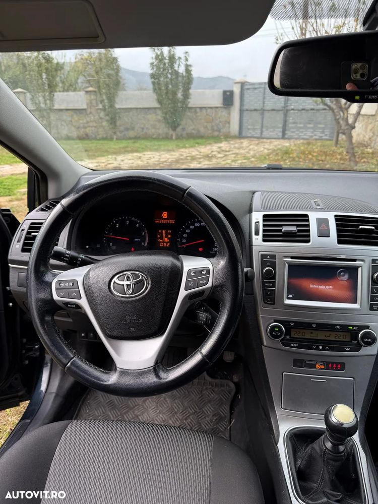 Toyota Avensis Combi 2.0 D-4D Comfort - 3