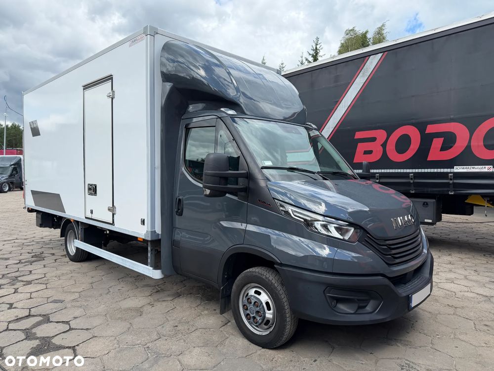 Iveco 50C18 KONTENER 5.0 M + WINDA DHOLLANDIA 1000 KG / BLIŹNIAK PODWÓJNE KOŁA / 3 MIEJSCA / PRAWO JAZDY KATEGORIA "B" / 35C18 / POLSKI SALON !! - 28
