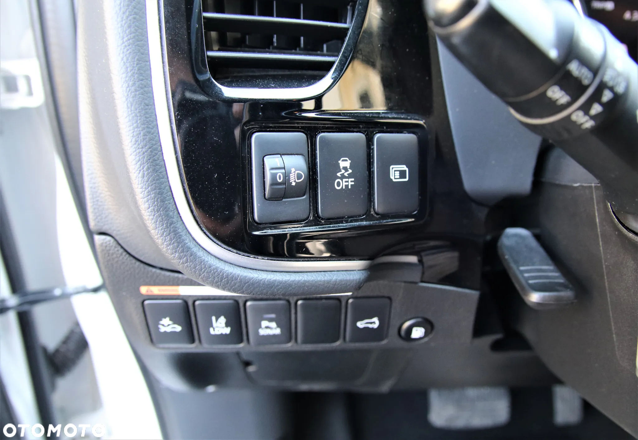 Mitsubishi Outlander 2.0 4WD Plug-In Hybrid - 28