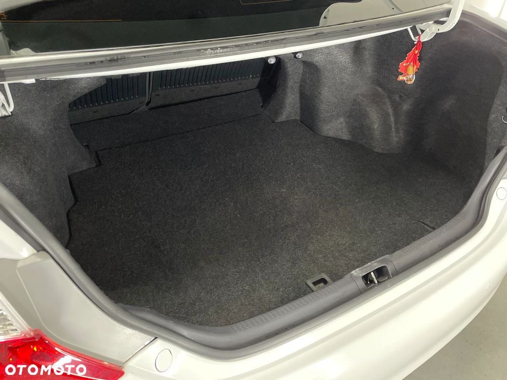 Toyota Camry - 14